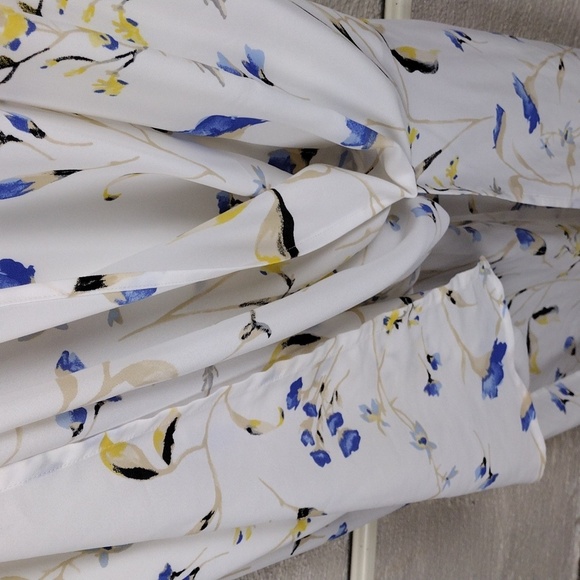 White House Black Market White Periwinkle Floral Keyhole Front Halter Maxi Dress - Picture 4 of 14